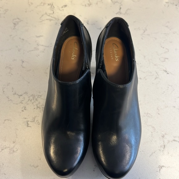 Clark’s Artisan short boots size 8.5 - Picture 2 of 7